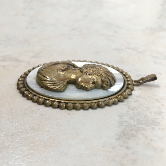 Vintage Art Nouveau Bronze Tone MOP Cameo Necklace Pendant - Picture 12 of 16